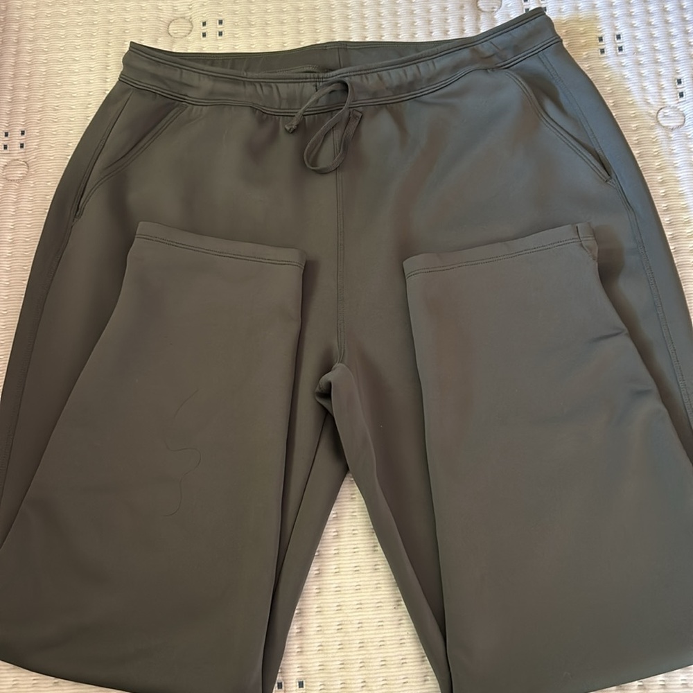 Like New! Zella Green Pull-On Pants